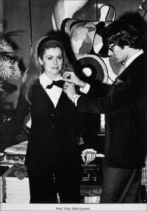 1966 Catherine Deneuve avec Yves Saint Laurent.jpg